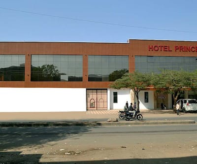 https://imgcld.yatra.com/ytimages/image/upload/t_hotel_yatra_city_desktop/v1431685497/Domestic Hotels/Hotels_Bhuj/Hotel Prince/OVERVIEW.jpg